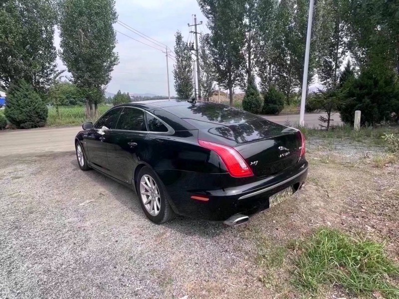 長治13年捷豹XJ6