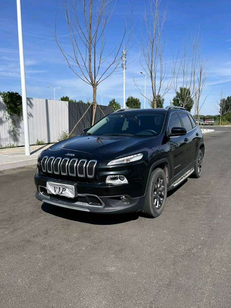 邢台20年Jeep自由光2