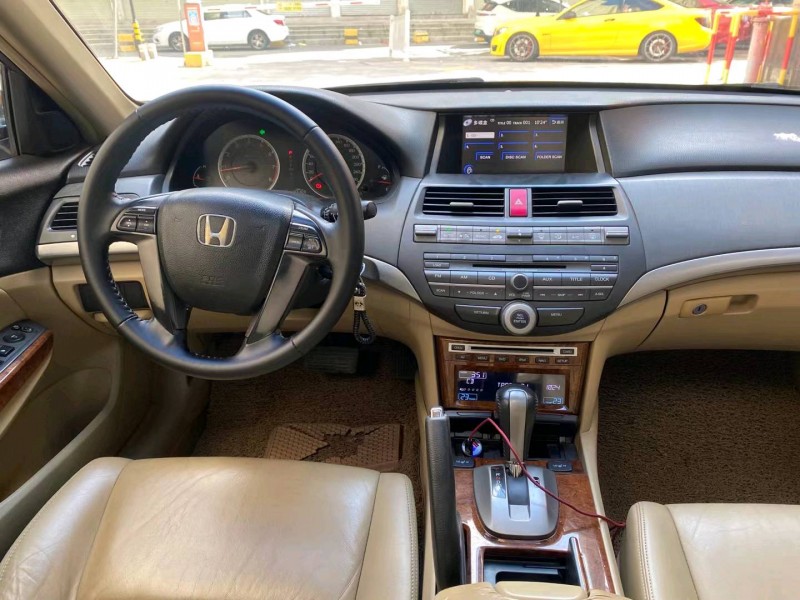 东莞12年本田雅阁7