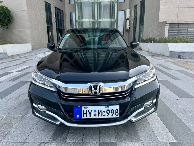 东莞17年本田雅阁1