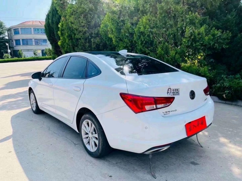 枣庄19年别克威朗2