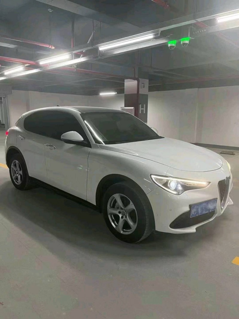 莆田19年阿尔法·罗密欧Stelvio2