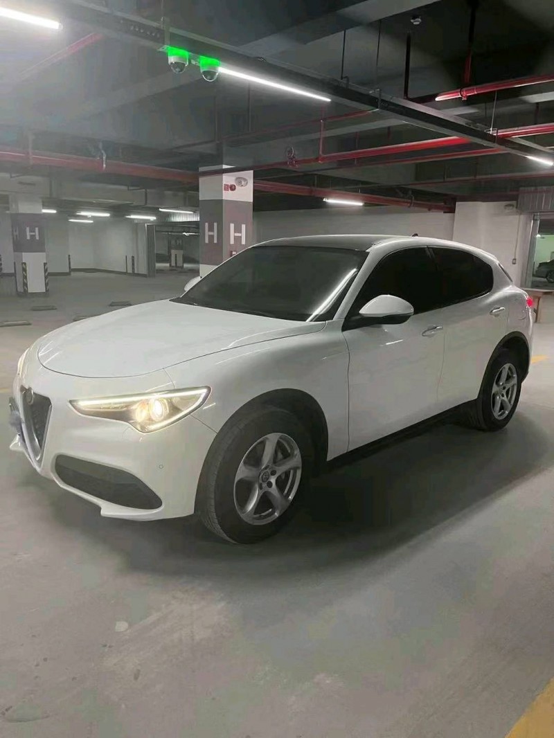 莆田19年阿尔法·罗密欧Stelvio5