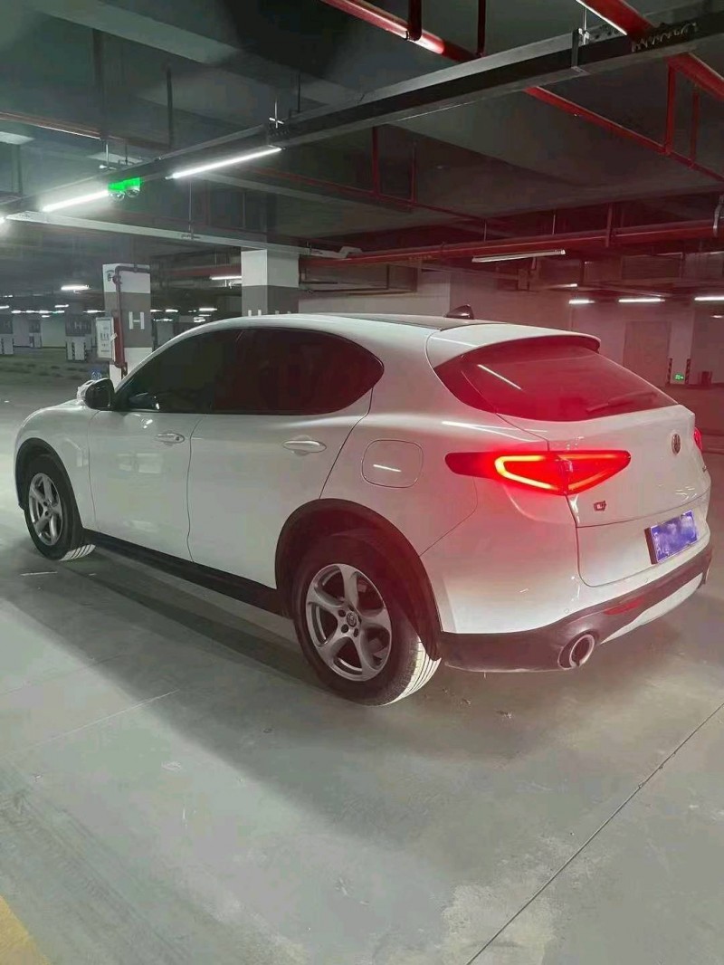 莆田19年阿尔法·罗密欧Stelvio7