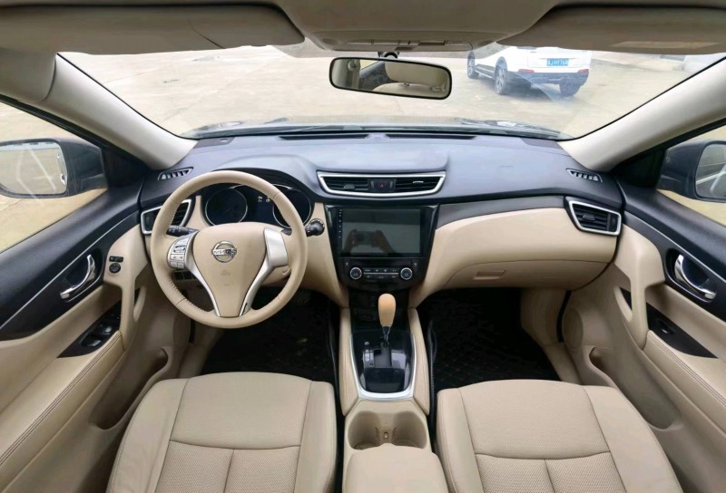 襄陽15年日產奇駿2