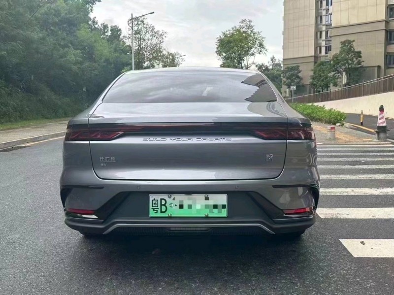 深圳22年比亚迪汉8