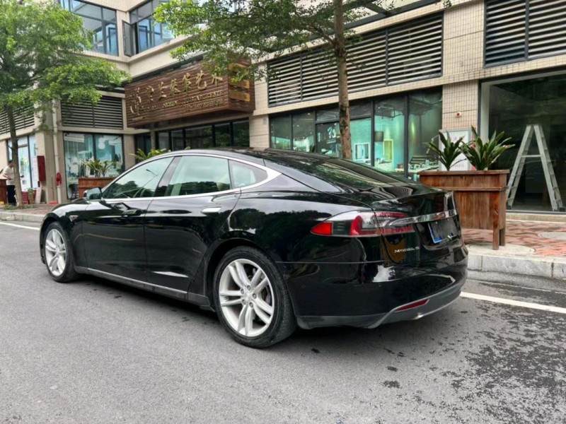 中山15年特斯拉Model S4