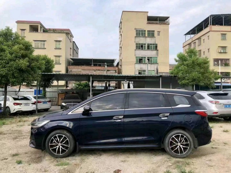 珠海18年比亚迪宋8