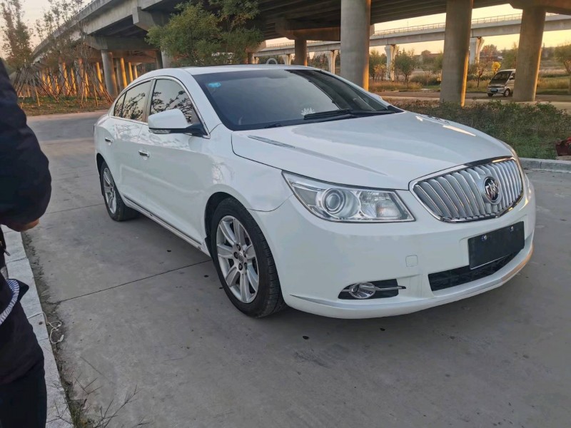 青岛12年别克君越3