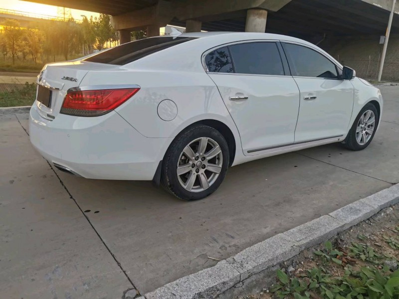 青岛12年别克君越4