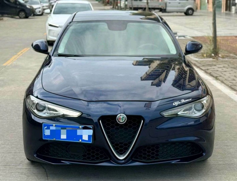 深圳19年阿尔法·罗密欧Giulia1
