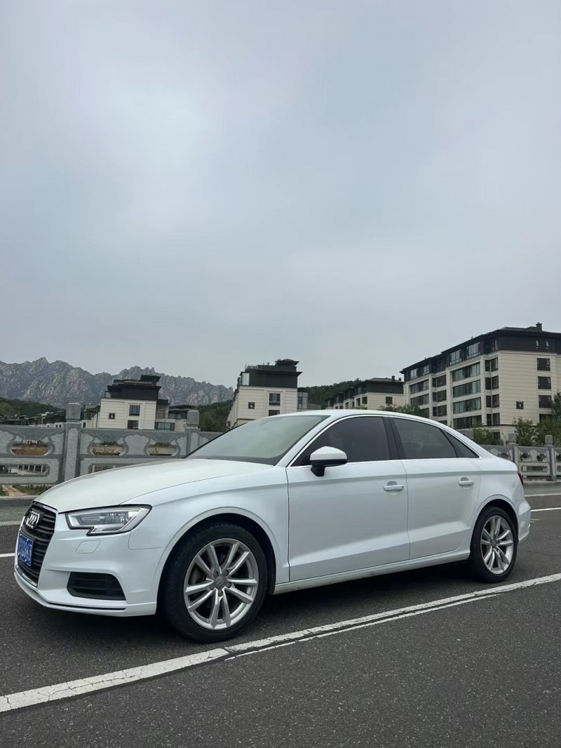 青岛17年奥迪A33