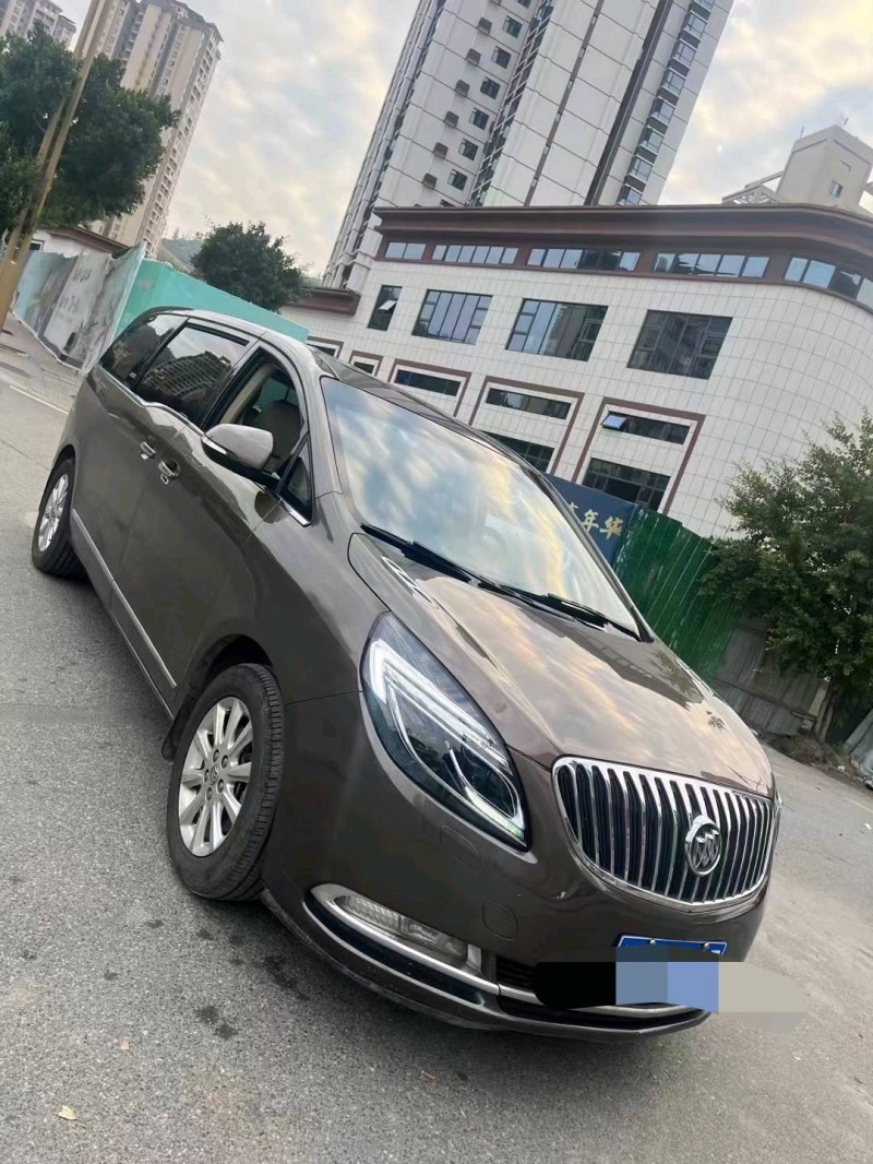 成都11年别克GL82