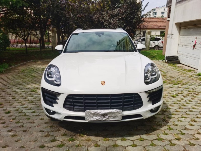 青岛17年保时捷Macan1