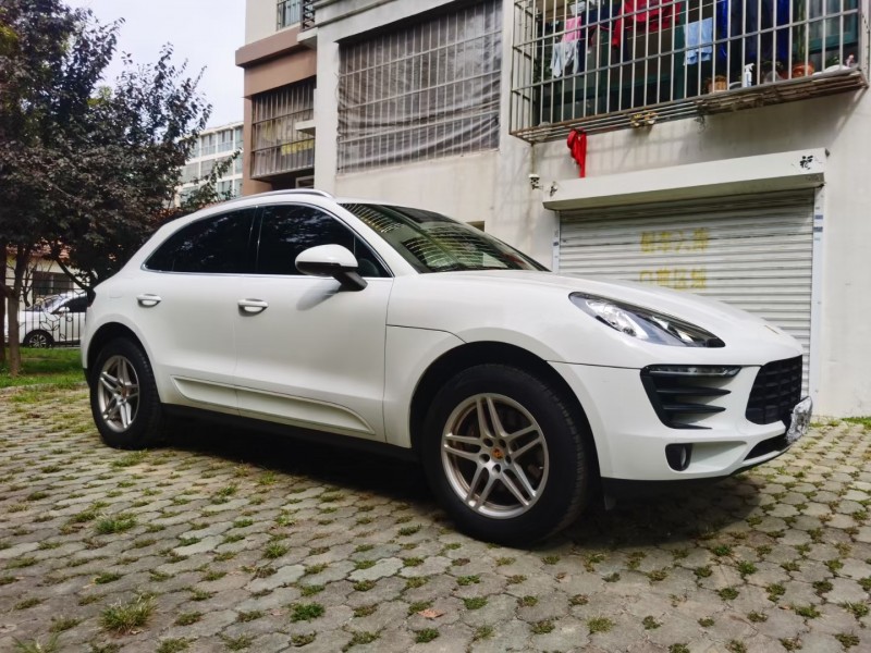 青岛17年保时捷Macan3