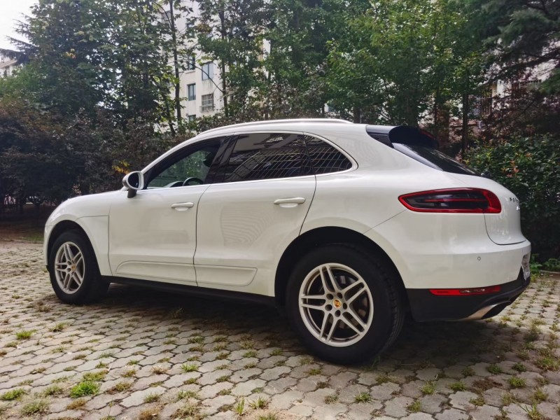 青岛17年保时捷Macan4