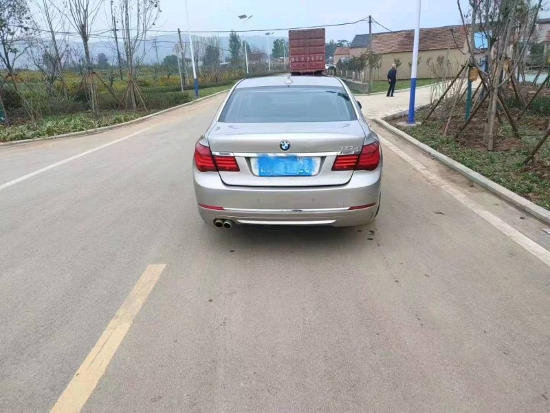 济南13年宝马7系7