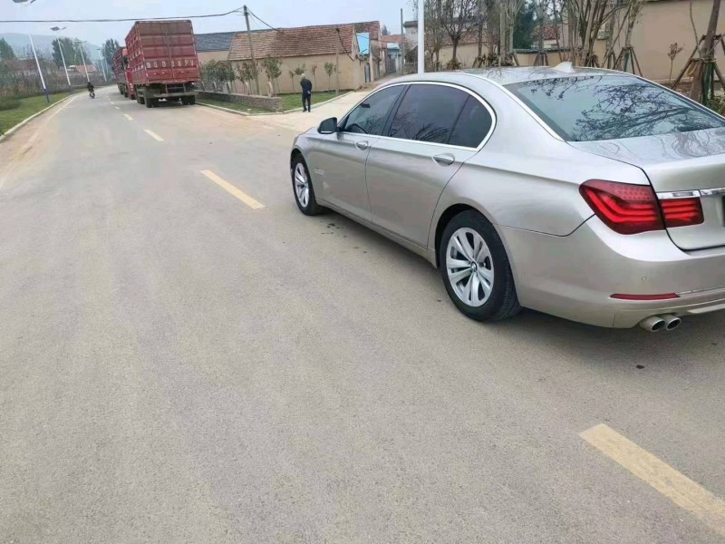 济南13年宝马7系9