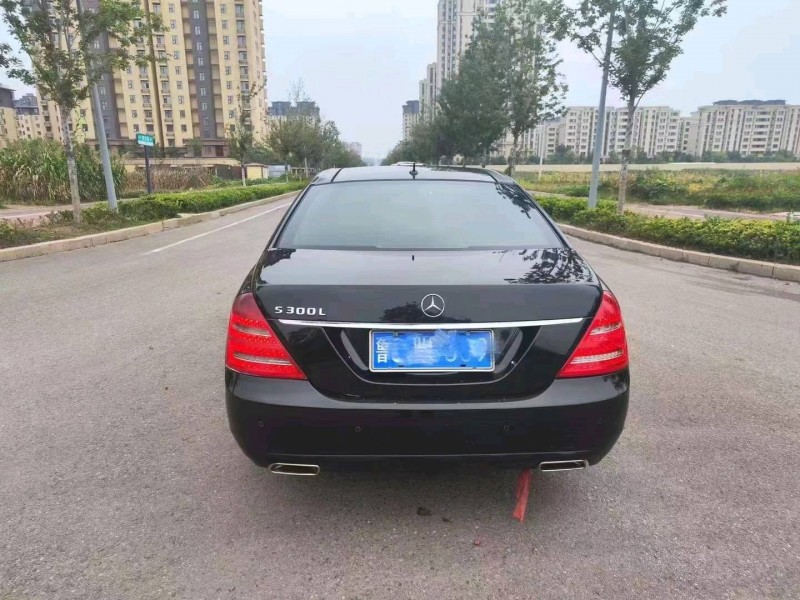 济南13年奔驰S8