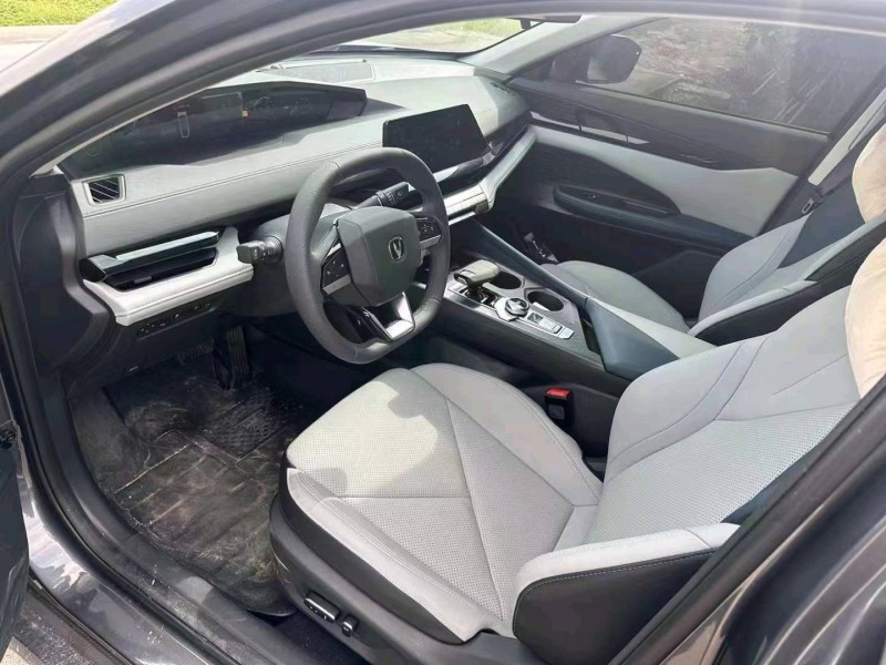 东营23年长安汽车UNI-V8