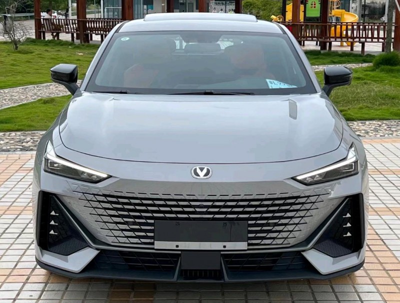 汕头23年长安汽车UNI-V1