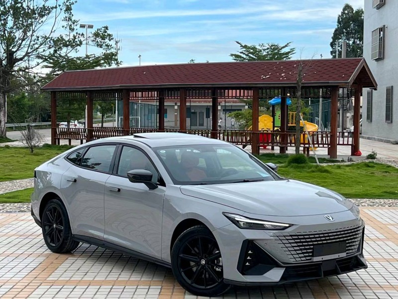 汕头23年长安汽车UNI-V2