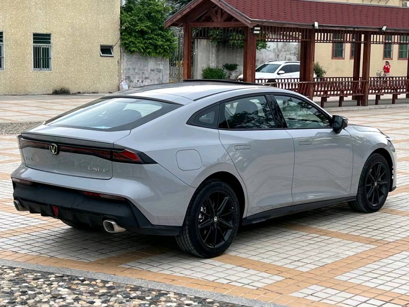 汕头23年长安汽车UNI-V8