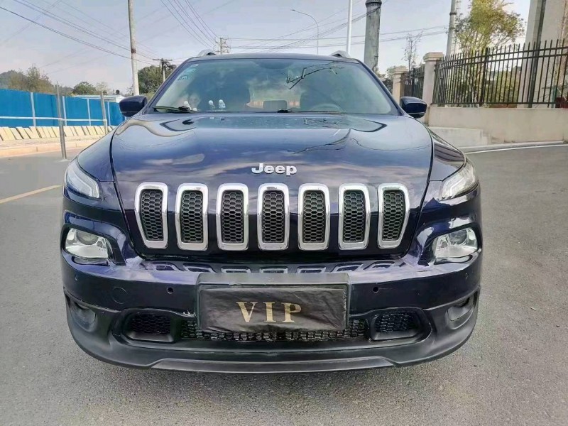 东营16年Jeep自由光1