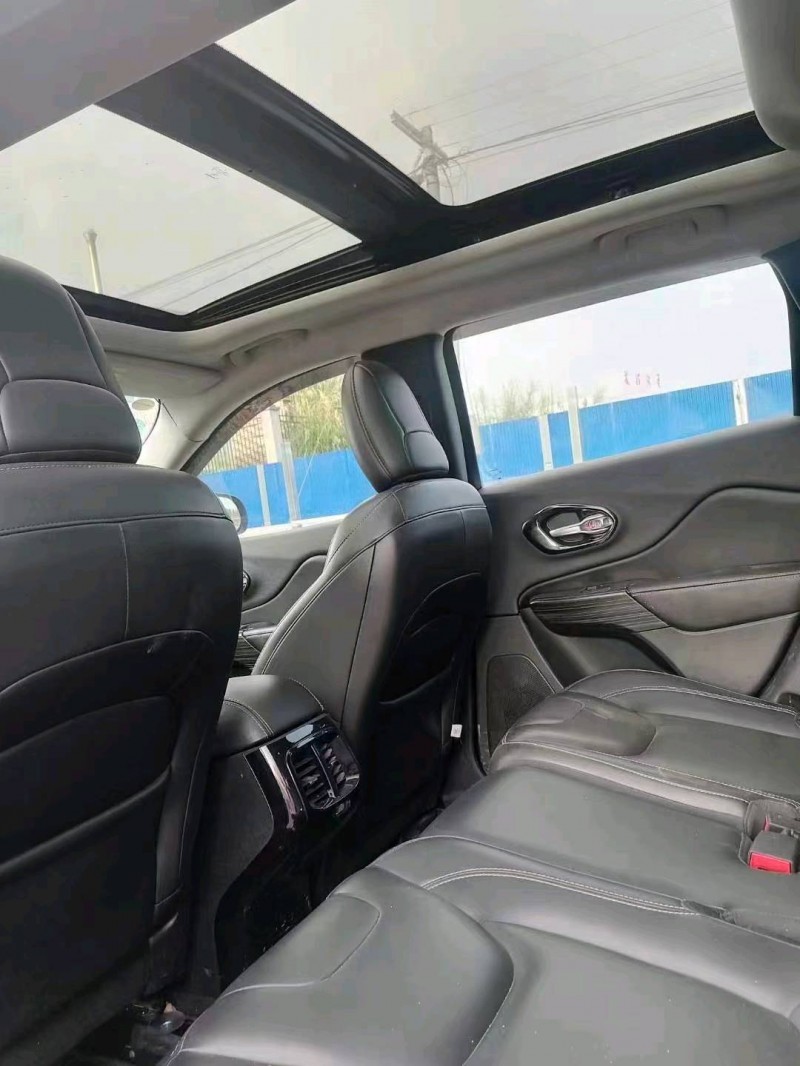 东营16年Jeep自由光7