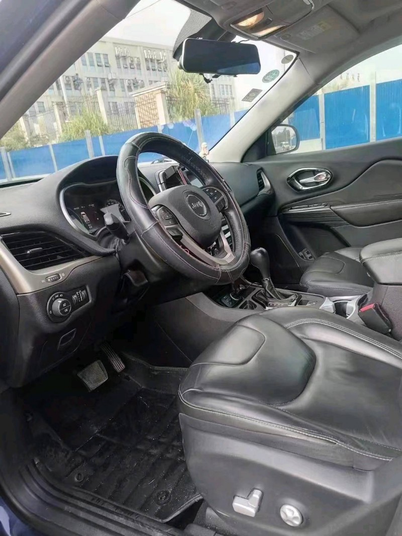 东营16年Jeep自由光9