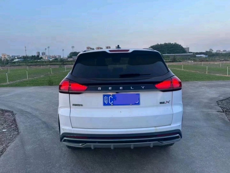 东营21年吉利博越8