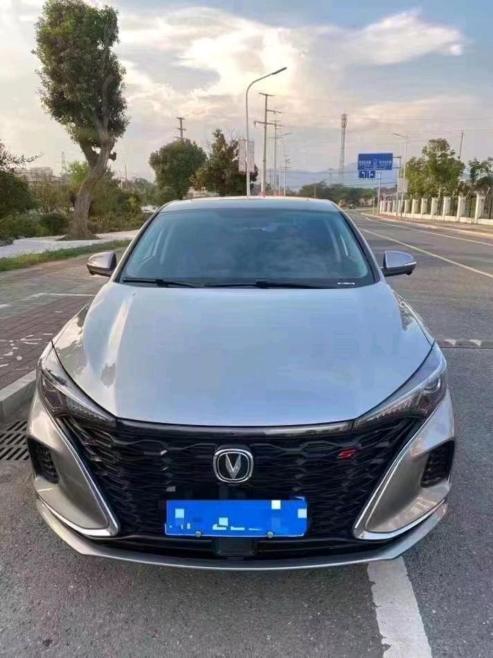 嘉兴22年长安汽车逸动1