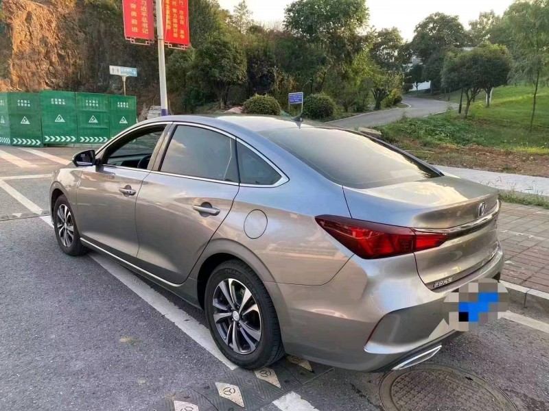 嘉兴22年长安汽车逸动5