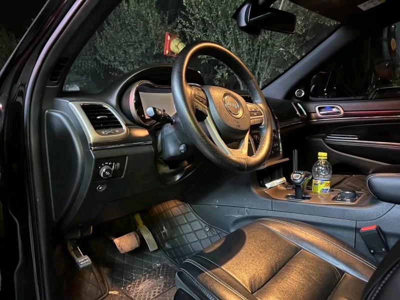 淄博16年Jeep大切诺基8