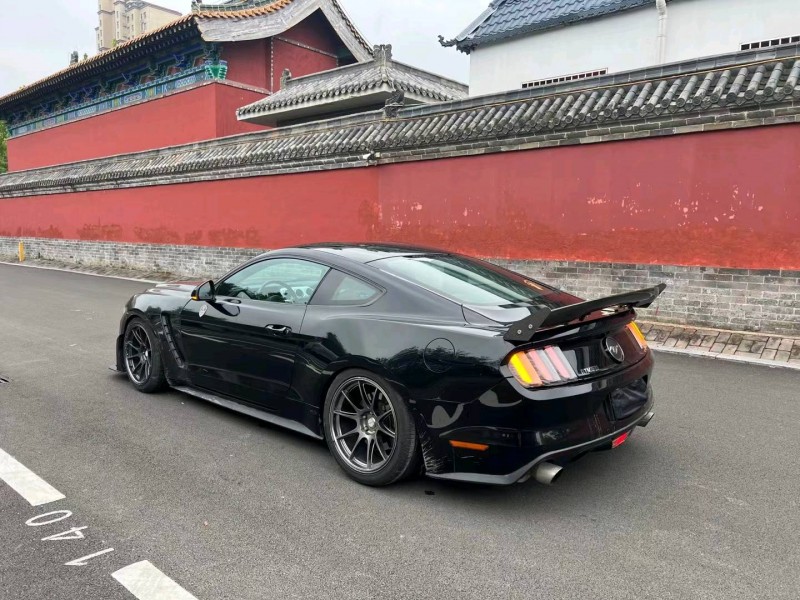 济宁16年福特野马8