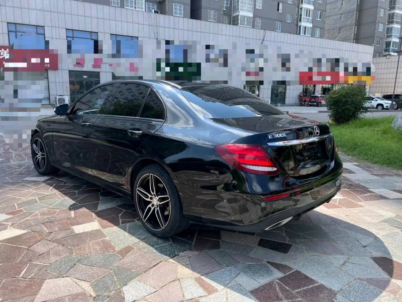济宁17年奔驰E8