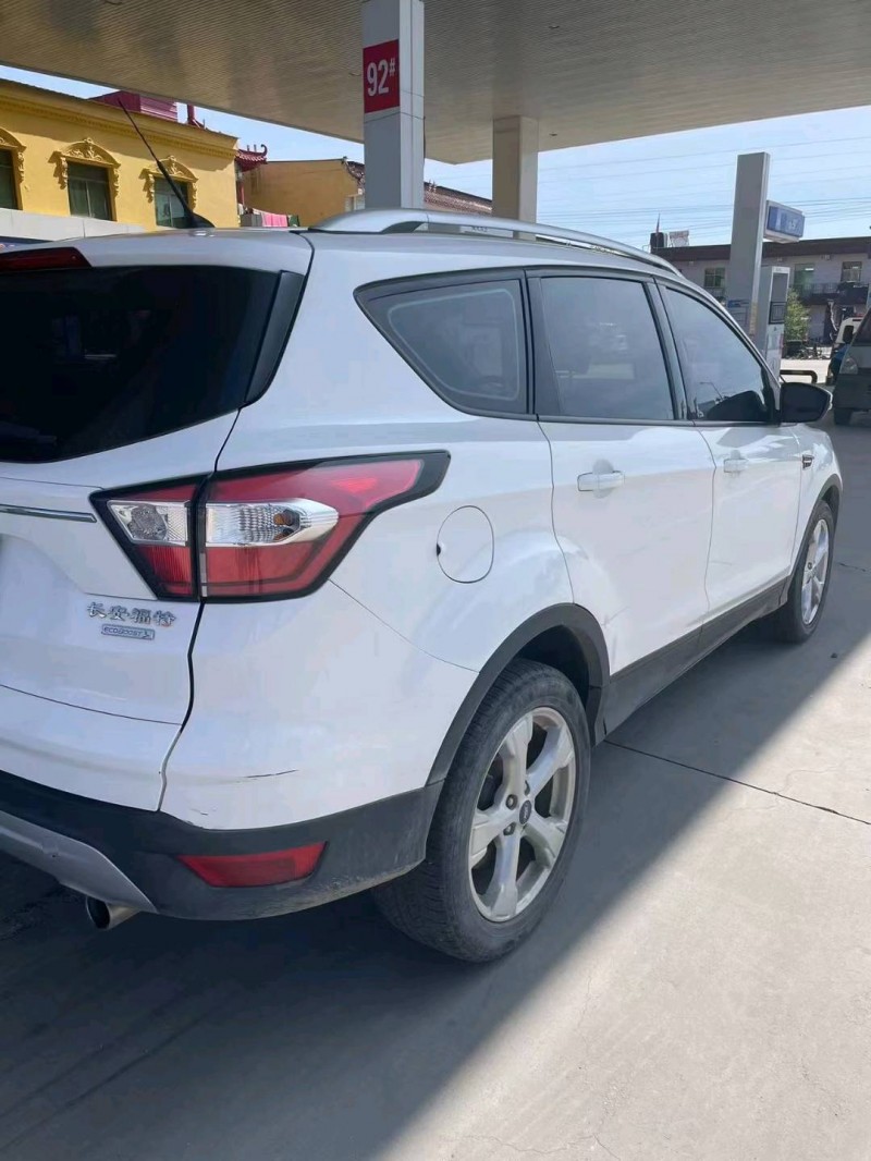 保定16年福特翼虎8