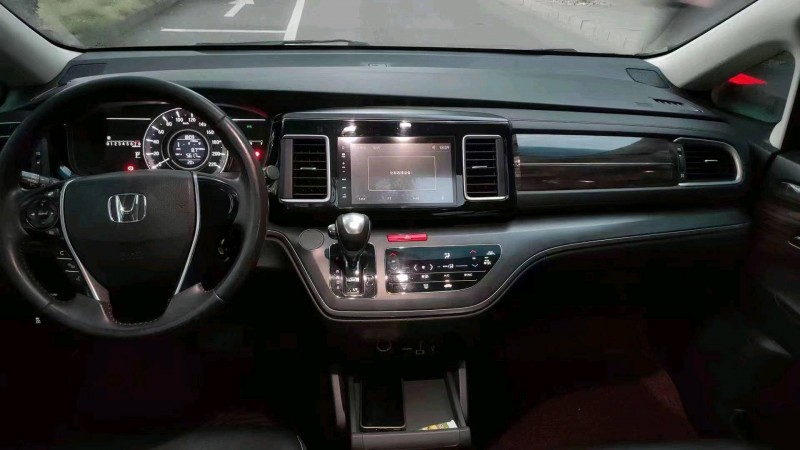 邢台17年本田艾力绅4