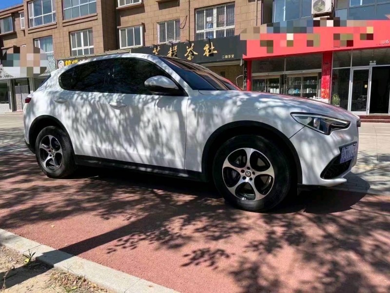 枣庄19年阿尔法·罗密欧Stelvio3