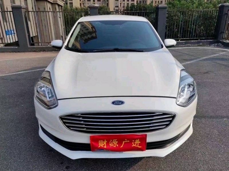 枣庄19年福特福睿斯1