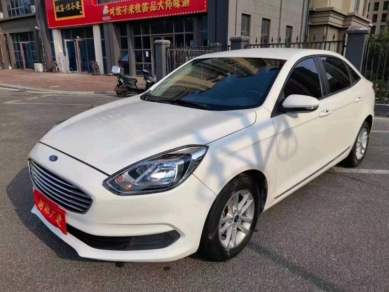 枣庄19年福特福睿斯3