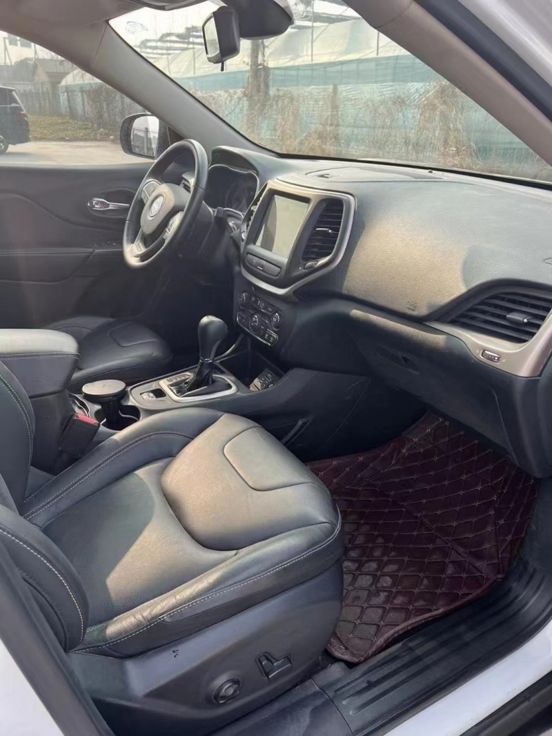 宿迁18年Jeep自由光7