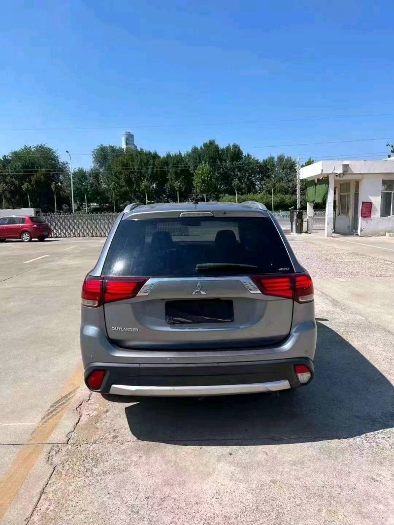 济宁16年三菱欧蓝德9