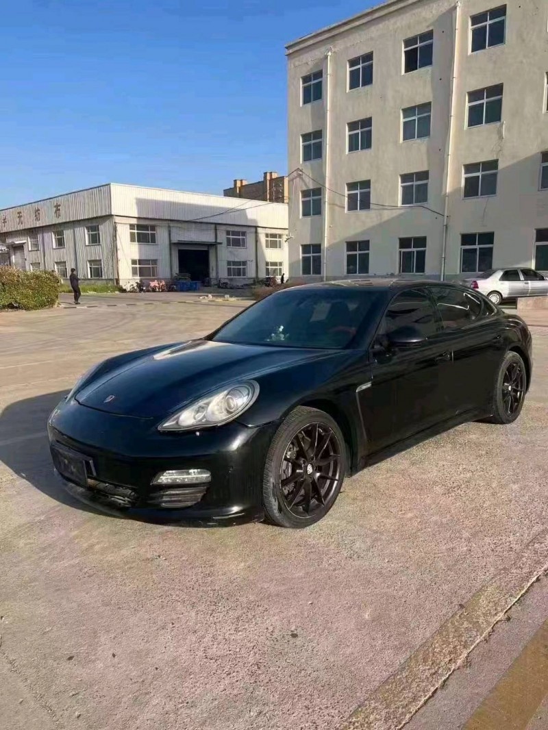 济宁11年保时捷帕拉梅拉2