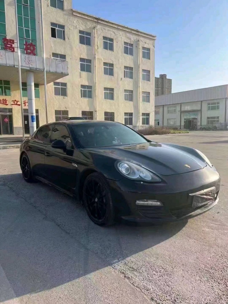 济宁11年保时捷帕拉梅拉3