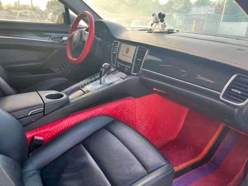 济宁11年保时捷帕拉梅拉6