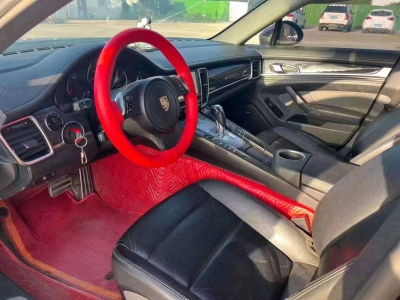 济宁11年保时捷帕拉梅拉7