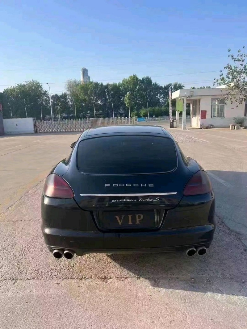济宁11年保时捷帕拉梅拉9