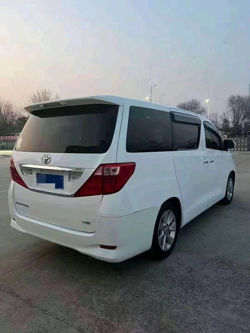 济宁14年丰田埃尔法8