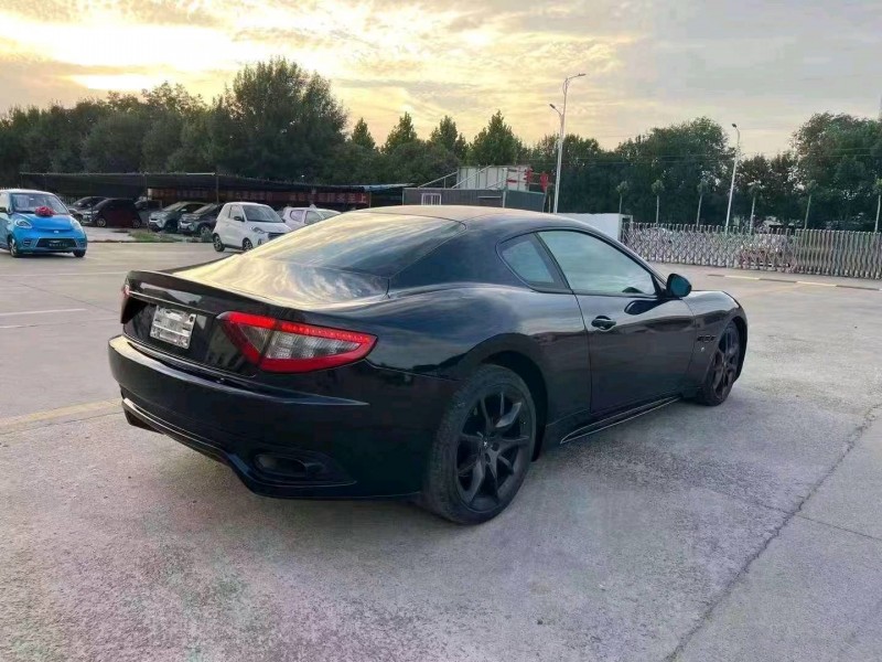 济宁14年玛莎拉蒂总裁 GT8